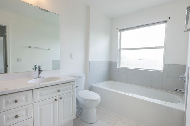 4257 N Kolmar Avenue, Chicago, IL 60641