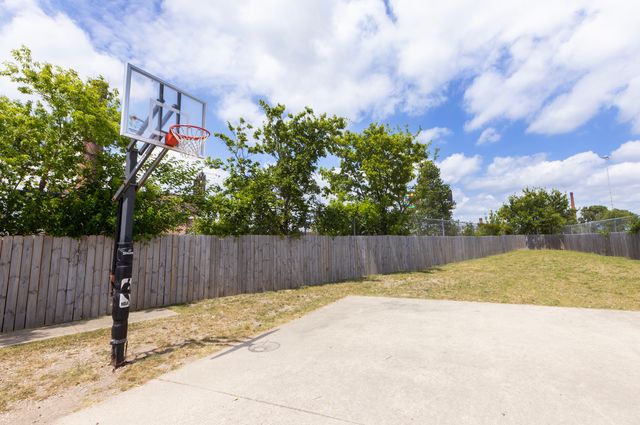 4257 N Kolmar Avenue, Chicago, IL 60641