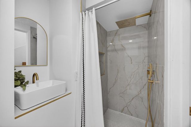 628 42nd St, Sacramento, CA 95819