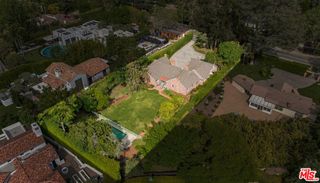 1639 Mandeville Canyon Road, Los Angeles, CA 90049
