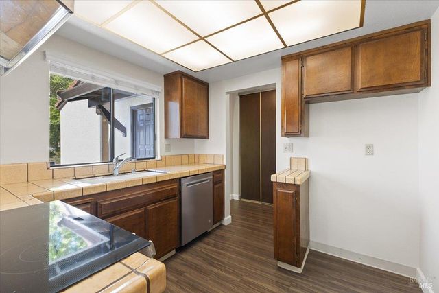 920 Shady Oak Dr, Santa Rosa, CA 95404