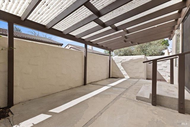 920 Shady Oak Dr, Santa Rosa, CA 95404