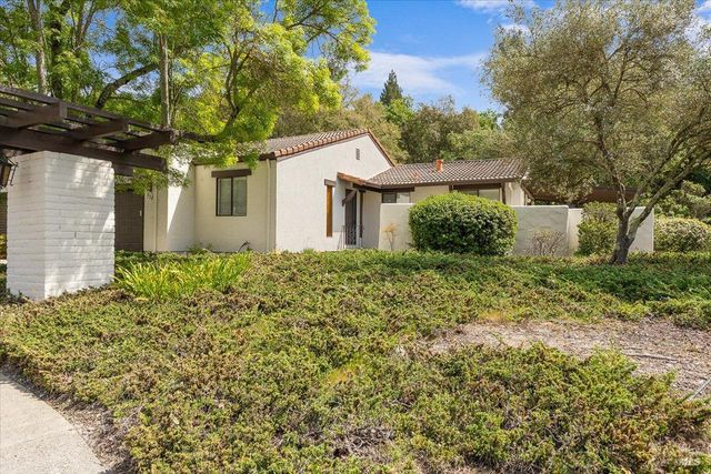920 Shady Oak Dr, Santa Rosa, CA 95404
