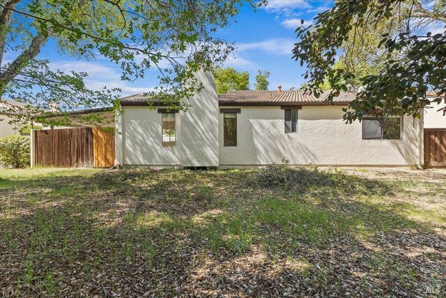 920 Shady Oak Dr, Santa Rosa, CA 95404