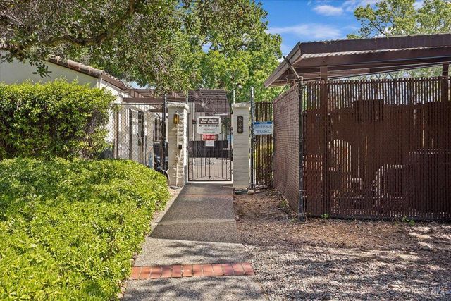 920 Shady Oak Dr, Santa Rosa, CA 95404