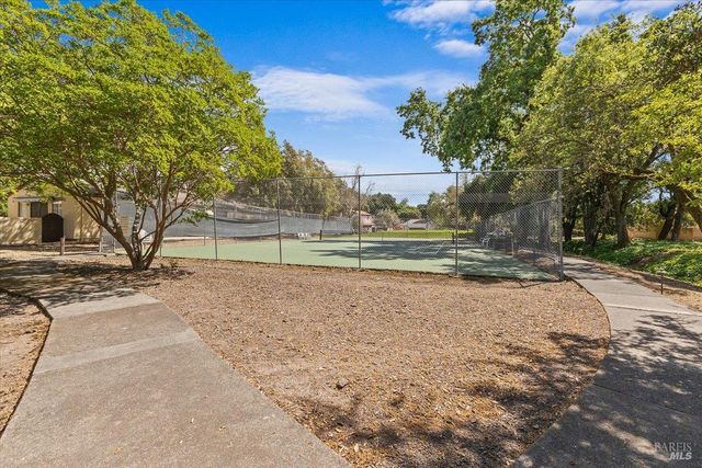 920 Shady Oak Dr, Santa Rosa, CA 95404