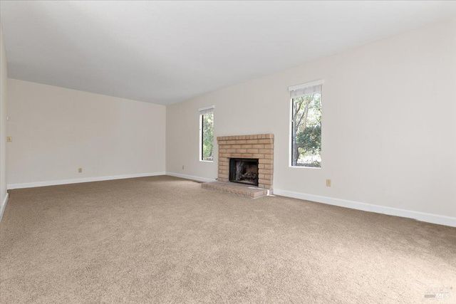 920 Shady Oak Dr, Santa Rosa, CA 95404