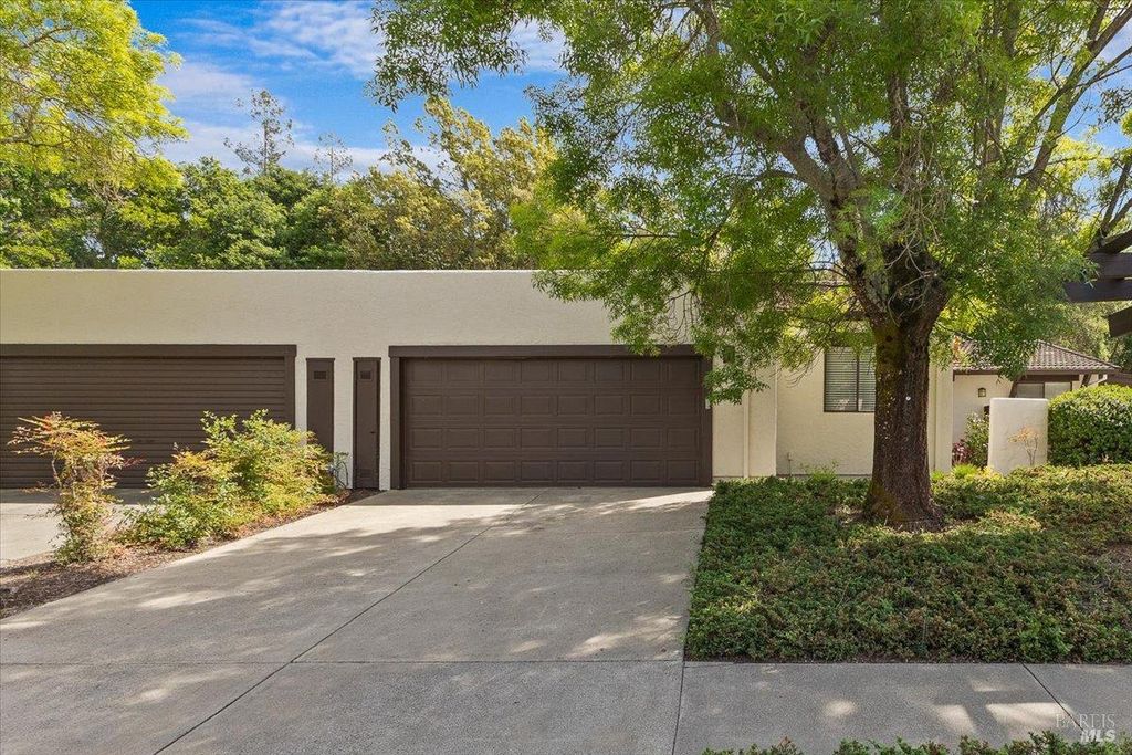 920 Shady Oak Dr, Santa Rosa, CA 95404