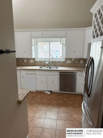 5106 Raven Oaks Drive, Omaha, NE 68152