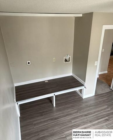 5106 Raven Oaks Drive, Omaha, NE 68152