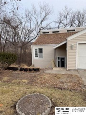 5106 Raven Oaks Drive, Omaha, NE 68152