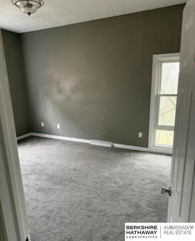 5106 Raven Oaks Drive, Omaha, NE 68152