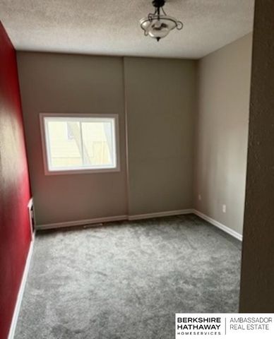 5106 Raven Oaks Drive, Omaha, NE 68152