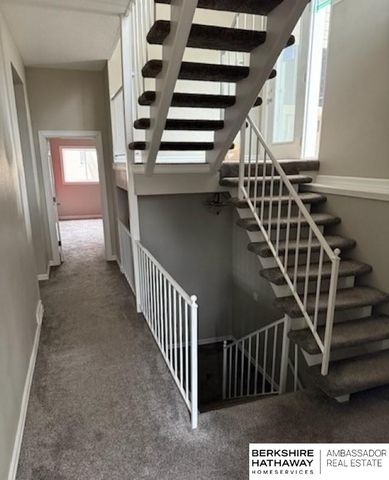 5106 Raven Oaks Drive, Omaha, NE 68152