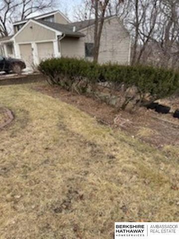 5106 Raven Oaks Drive, Omaha, NE 68152