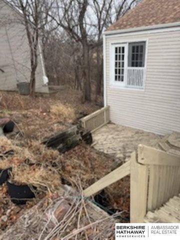 5106 Raven Oaks Drive, Omaha, NE 68152