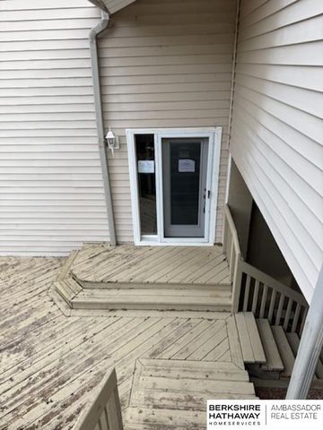 5106 Raven Oaks Drive, Omaha, NE 68152