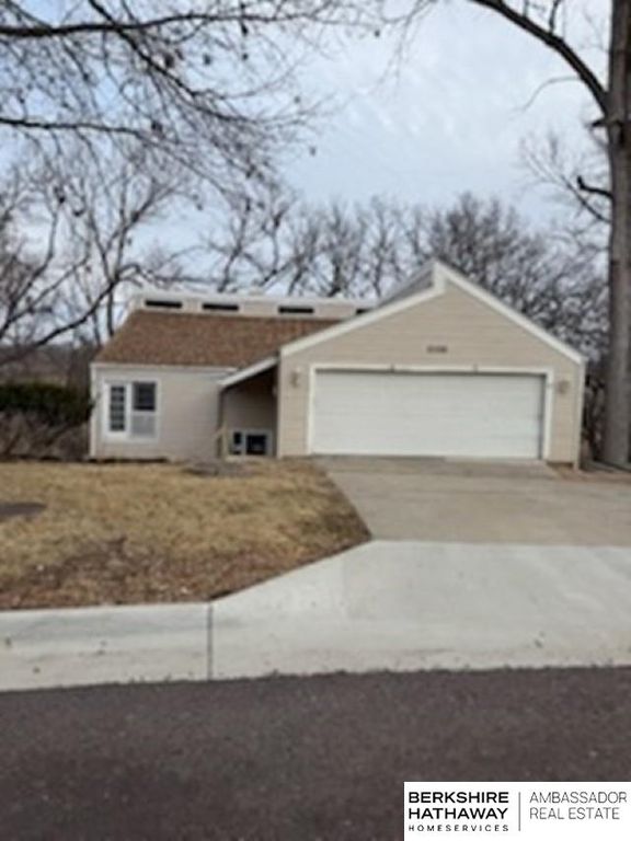 5106 Raven Oaks Drive, Omaha, NE 68152