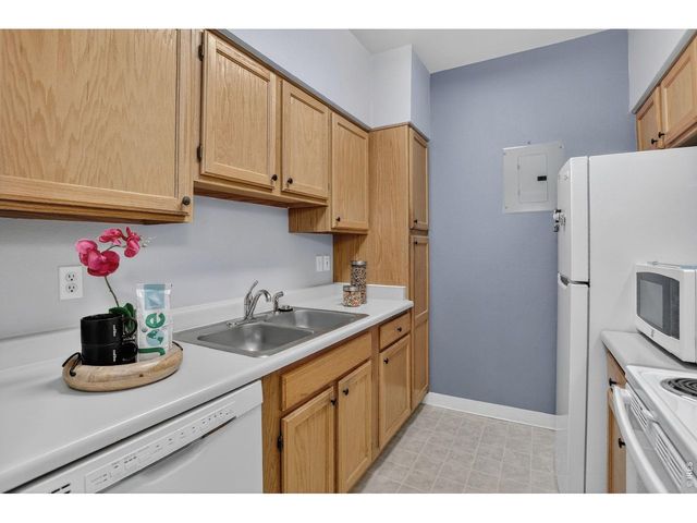 7492 Singing Hills Dr, Boulder, CO 80301