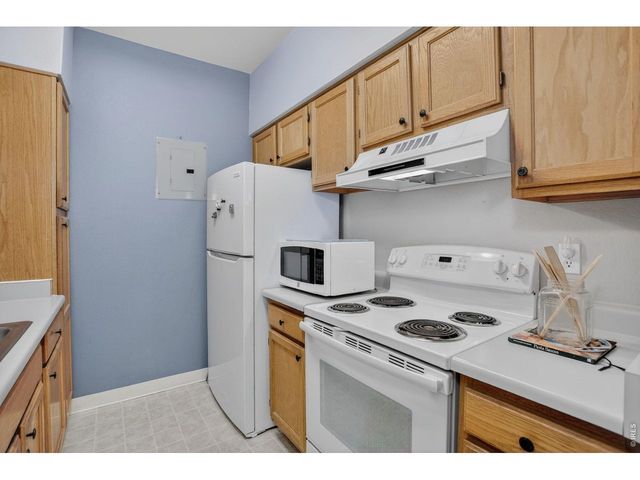 7492 Singing Hills Dr, Boulder, CO 80301