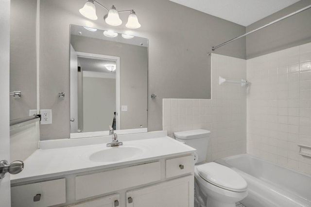 1005 W 105th Street, Bloomington, MN 55431