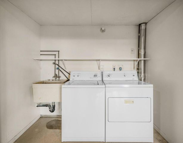 1005 W 105th Street, Bloomington, MN 55431