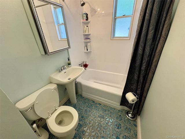 260-25 73rd Avenue, Glen Oaks, NY 11004