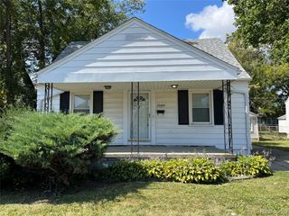 22495 Tuscany Avenue, Eastpointe, MI 48021