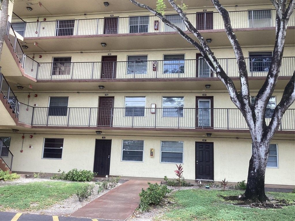 3161 NW 47th Terrace 317, Lauderdale Lakes, FL 33319