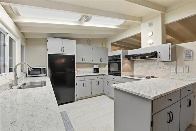 2640 Elmdale Place, Palo Alto, CA 94303