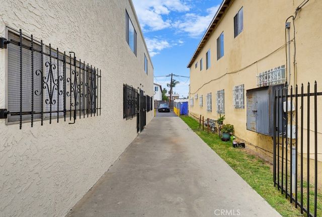 721 W 54th Street, Los Angeles, CA 90037