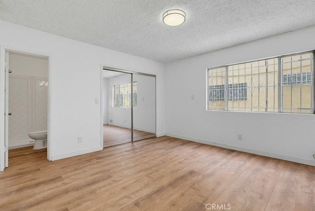 721 W 54th Street, Los Angeles, CA 90037
