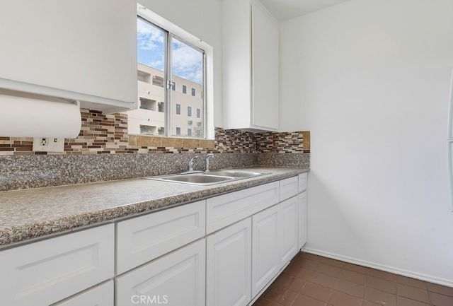 721 W 54th Street, Los Angeles, CA 90037