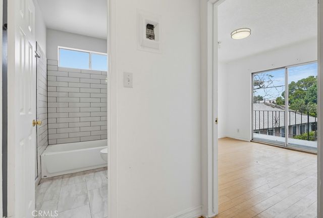 721 W 54th Street, Los Angeles, CA 90037