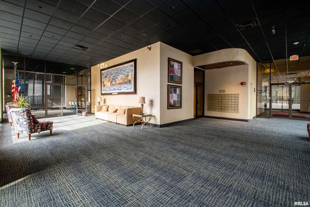 125 SW JEFFERSON Avenue W4W, Peoria, IL 61602