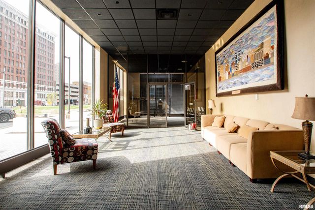 125 SW JEFFERSON Avenue W4W, Peoria, IL 61602