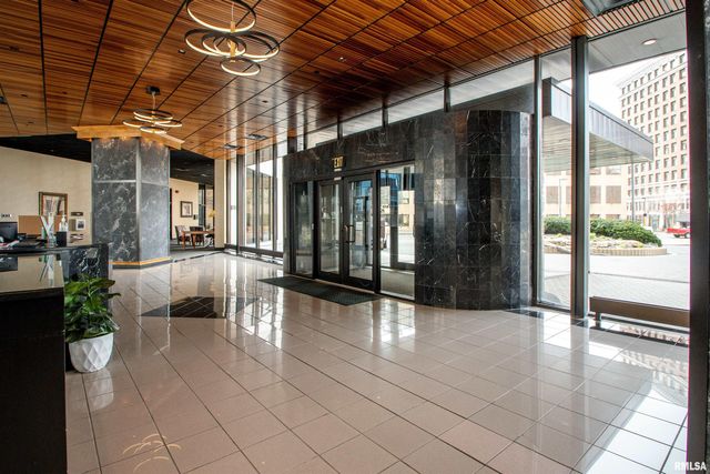 125 SW JEFFERSON Avenue W4W, Peoria, IL 61602