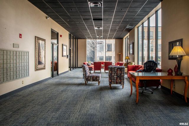 125 SW JEFFERSON Avenue W4W, Peoria, IL 61602