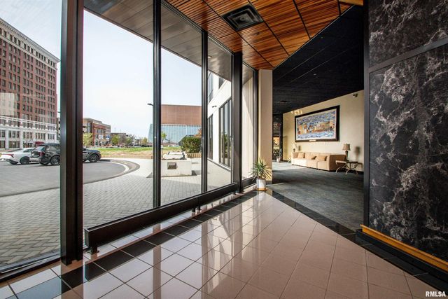 125 SW JEFFERSON Avenue W4W, Peoria, IL 61602