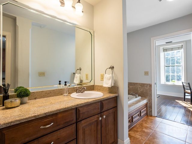 5 Whitaker Street 202 E, Savannah, GA 31401