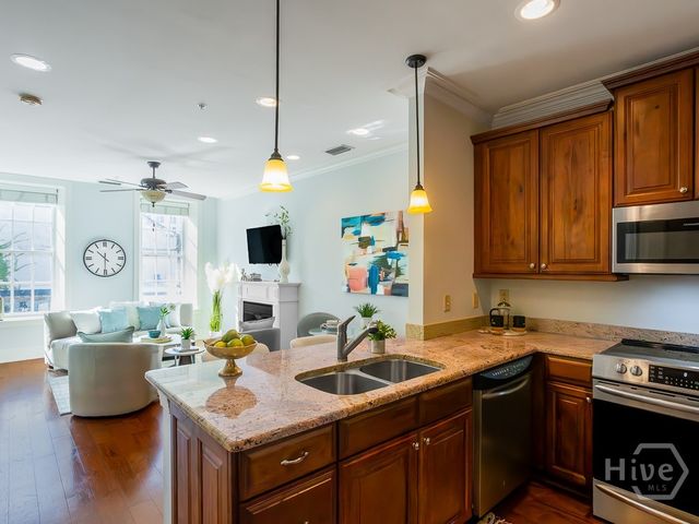5 Whitaker Street 202 E, Savannah, GA 31401