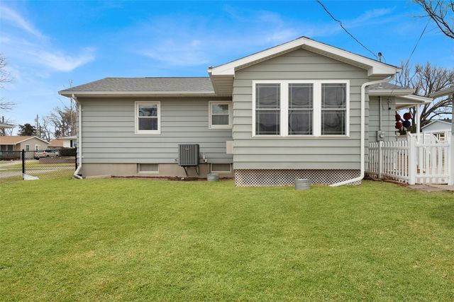 1645 A Avenue, Marion, IA 52302