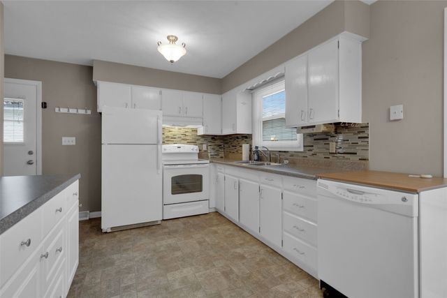 1645 A Avenue, Marion, IA 52302