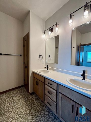 2403 Cama St Street, Sioux Falls, SD 57108