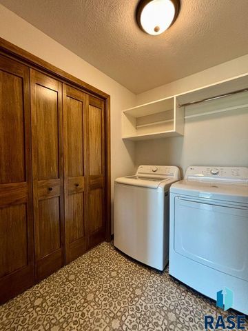 2403 Cama St Street, Sioux Falls, SD 57108