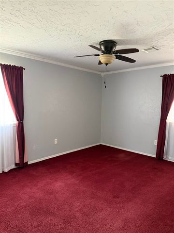 1703 SE 47th St, Lawton, OK 73501