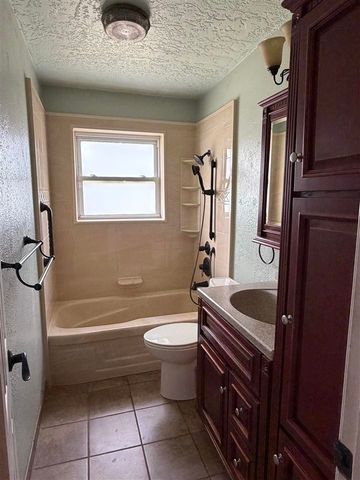 1703 SE 47th St, Lawton, OK 73501