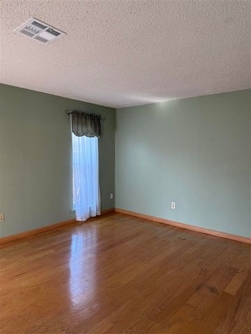 1703 SE 47th St, Lawton, OK 73501