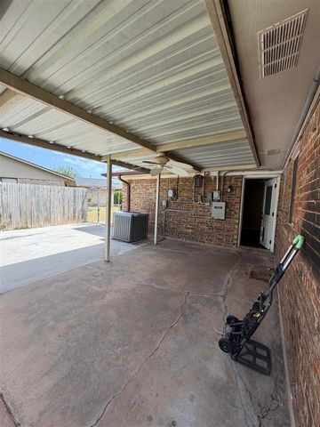 1703 SE 47th St, Lawton, OK 73501