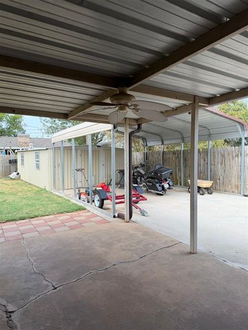 1703 SE 47th St, Lawton, OK 73501